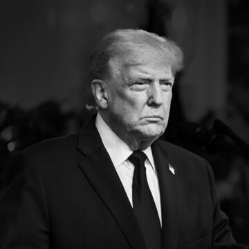 Casa Branca remove vídeo de Trump que mostra casal Obama como macacos