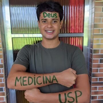 ‘Era rato de livros’, diz diretor sobre baiano aprovado em 1º lugar em Medicina na USP