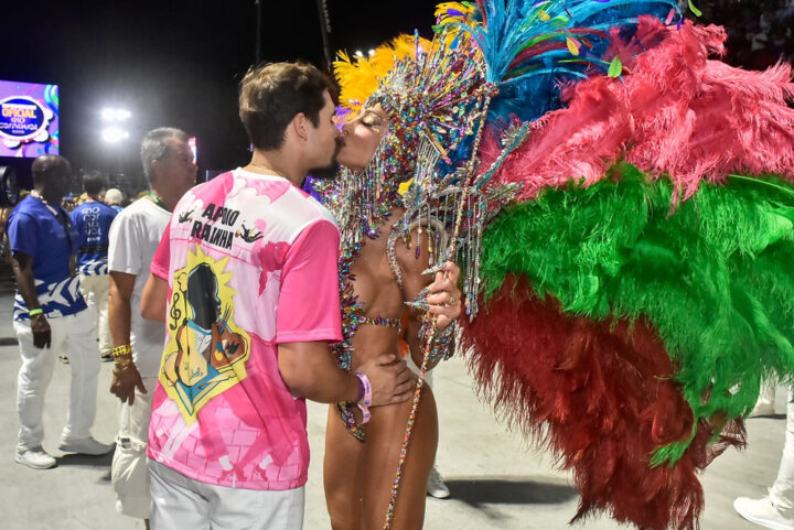 Sabrina Sato relembra comportamento do pai com Nicolas Prattes: “Deixa eu ver”