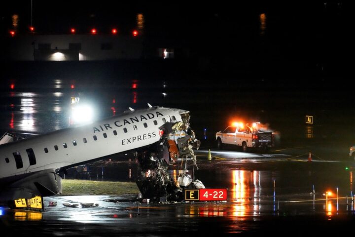 Colisão entre avião e caminhão nos Estados Unidos mata piloto e copiloto