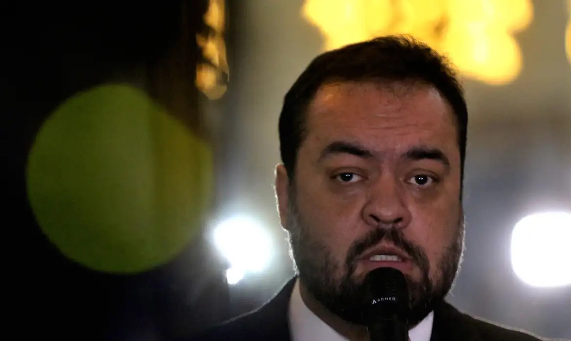 Após deixar o governo do RJ, Cláudio Castro enfrenta julgamento que pode torná-lo inelegível