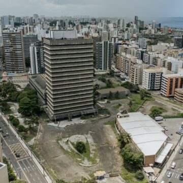 Correios tentam vender imóvel na Pituba pela 18ª vez em novo leilão nesta quinta (26); lance mínimo é de R$ 130 milhões