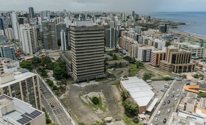 Correios tentam vender imóvel na Pituba pela 18ª vez em novo leilão nesta quinta (26); lance mínimo é de R$ 130 milhões