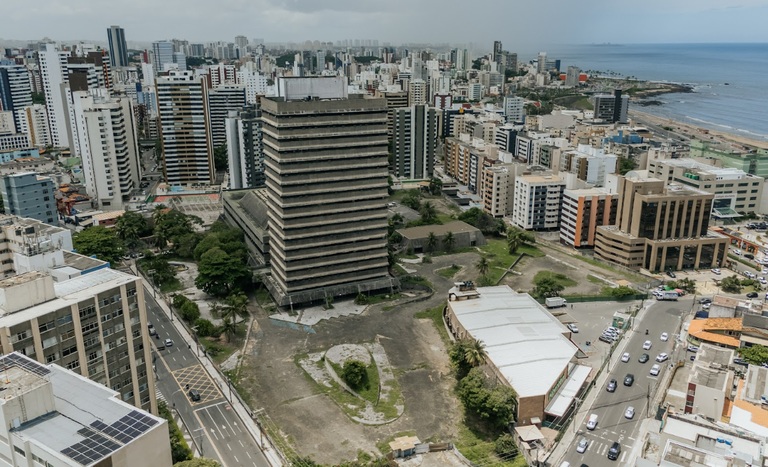 Correios tentam vender imóvel na Pituba pela 18ª vez em novo leilão nesta quinta (26); lance mínimo é de R$ 130 milhões