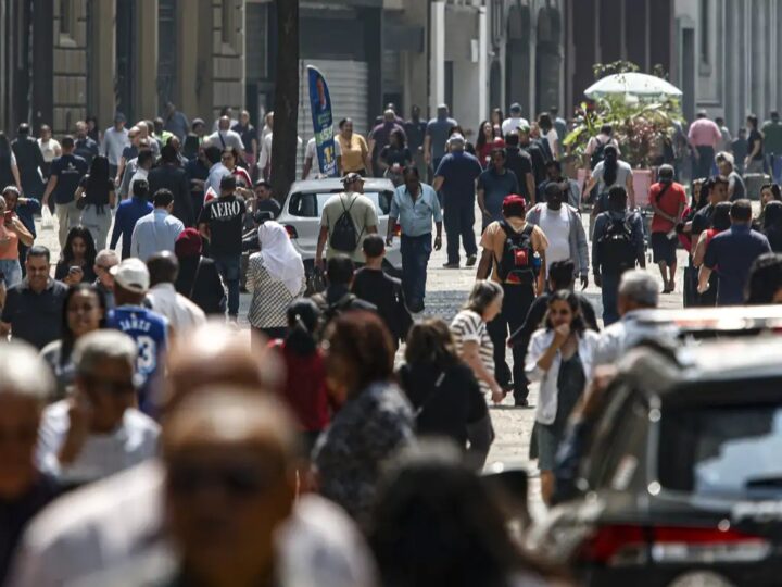 Economia brasileira cresce 2,3% em 2025, revela IBGE