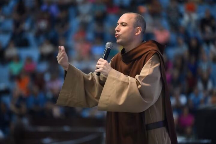 Após reunir 100 mil pessoas em Salvador, Frei Gilson é indicado à maior honraria do parlamento baiano