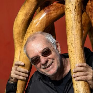 Em cartaz nos jardins do Rosewood São Paulo, Hugo França planeja residência artística em Trancoso