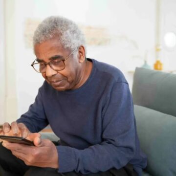 Projeto quer ampliar orientação e combater golpes virtuais contra idosos na capital baiana