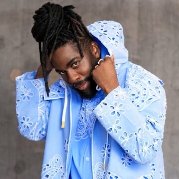 Lázaro Ramos diz que burnout o ensinou a desacelerar e escolher melhor projetos: “Aprendi a dizer não”