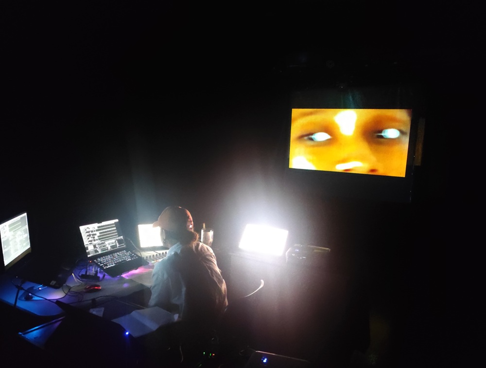 Museu de Arte da Bahia recebe “OSSALITRES”, obra que mistura teatro, vídeo e performance