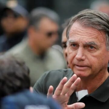 Após duas semanas internado, Bolsonaro deixa hospital e cumpre domiciliar com visitas restritas e tornozeleira por 90 dias