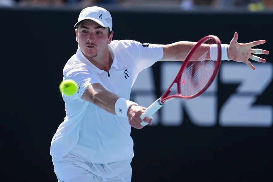 João Fonseca estreia com vitória no Masters 1000 de Indian Wells e avança à 2ª rodada