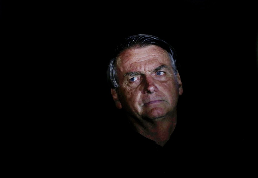 Após piora na função renal, Jair Bolsonaro está estável e se alimenta com dieta pastosa