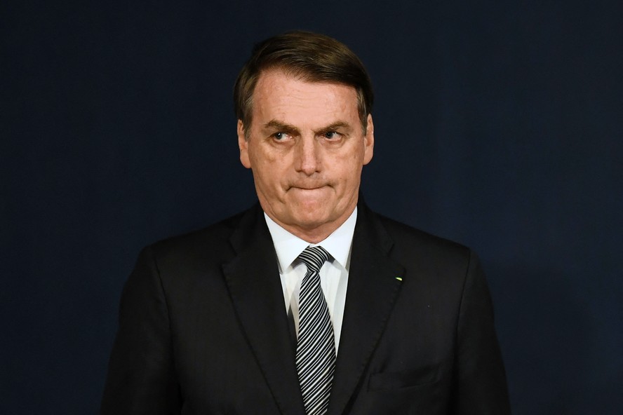 Jair Bolsonaro receberá estímulo elétrico craniano para tratar crise de soluços, ansiedade e depressão
