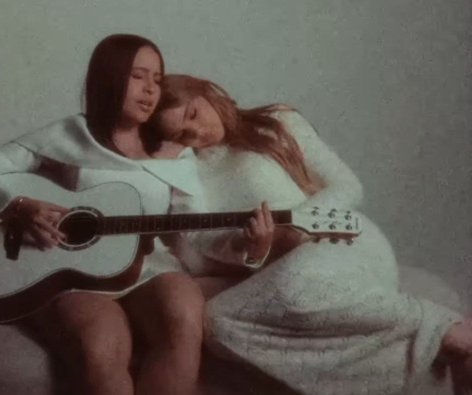 Mari Fernandez fala da reação da família à gravidez da esposa: “Entendeu que a gente se ama muito”