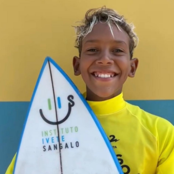Com apoio do Instituto Ivete Sangalo, surfista de 10 anos representará a Bahia no Brasileiro de Surfe