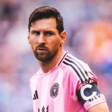 Messi chega a 900 gols e se junta a Cristiano Ronaldo em marca histórica