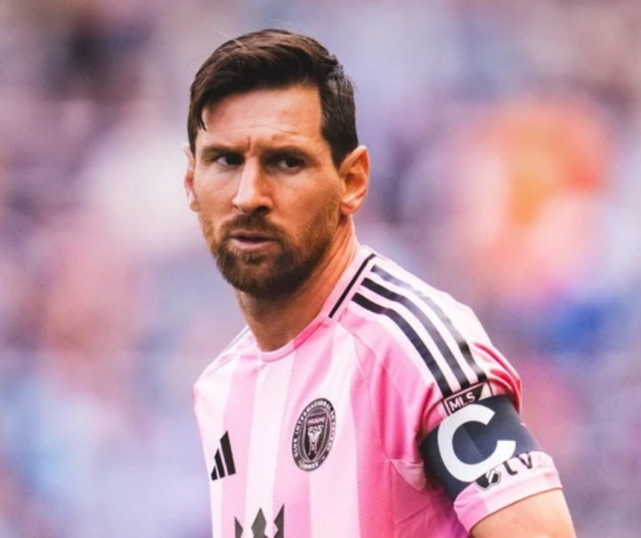 Messi chega a 900 gols e se junta a Cristiano Ronaldo em marca histórica