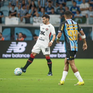 Vitória tem atuação apagada e perde de 2 a 0 para o Grêmio fora de casa