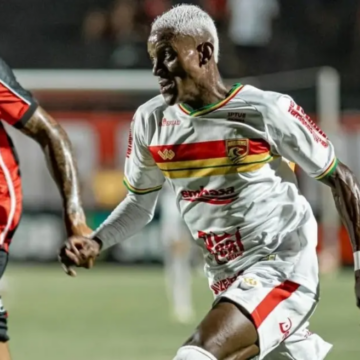 Vitória anuncia contratação do atacante Anderson Pato até 2027