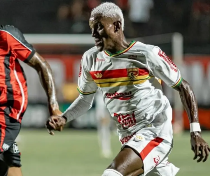 Vitória anuncia contratação do atacante Anderson Pato até 2027