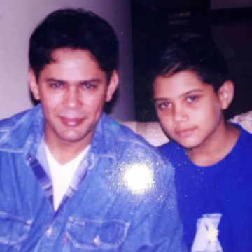 Filho de Leandro, da dupla com Leonardo, emociona ao publicar foto antiga com o pai: “Bob pai e bob filho”