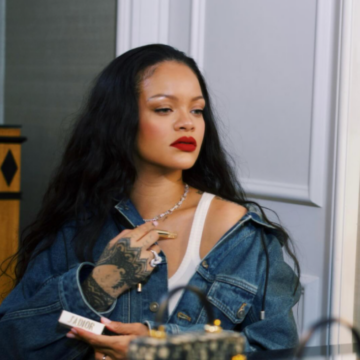 Rihanna descreve momento em que tiros atingiram sua mansão em Los Angeles