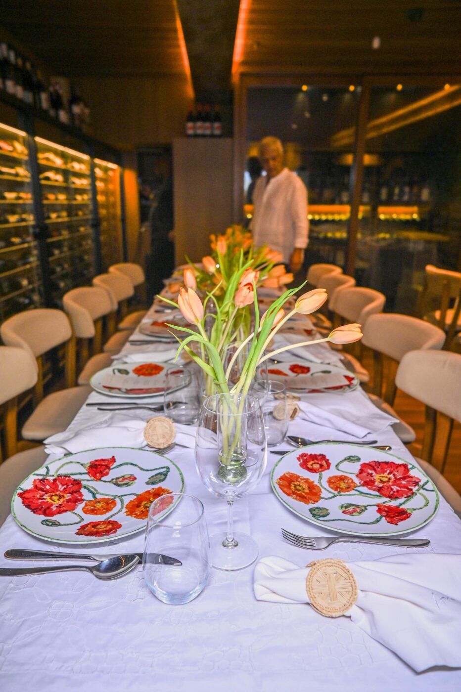 Produção da mesa com assinatura de Tania Bulhões