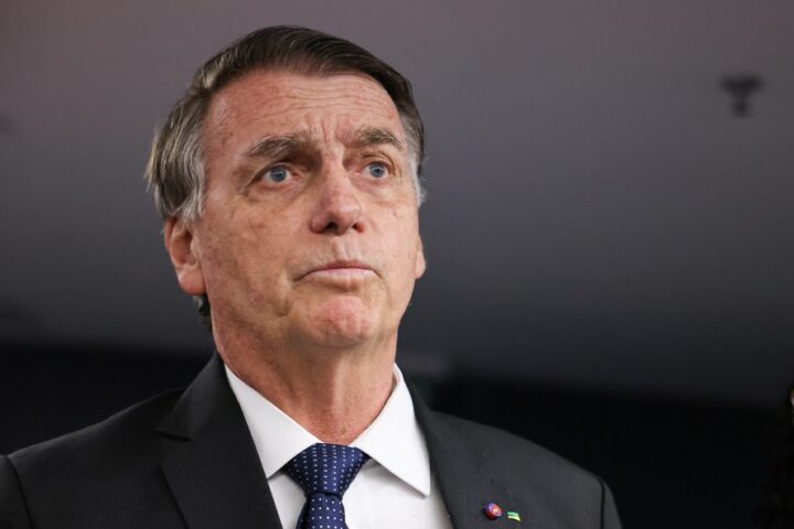 Internado, Jair Bolsonaro segue na UTI sem previsão de alta