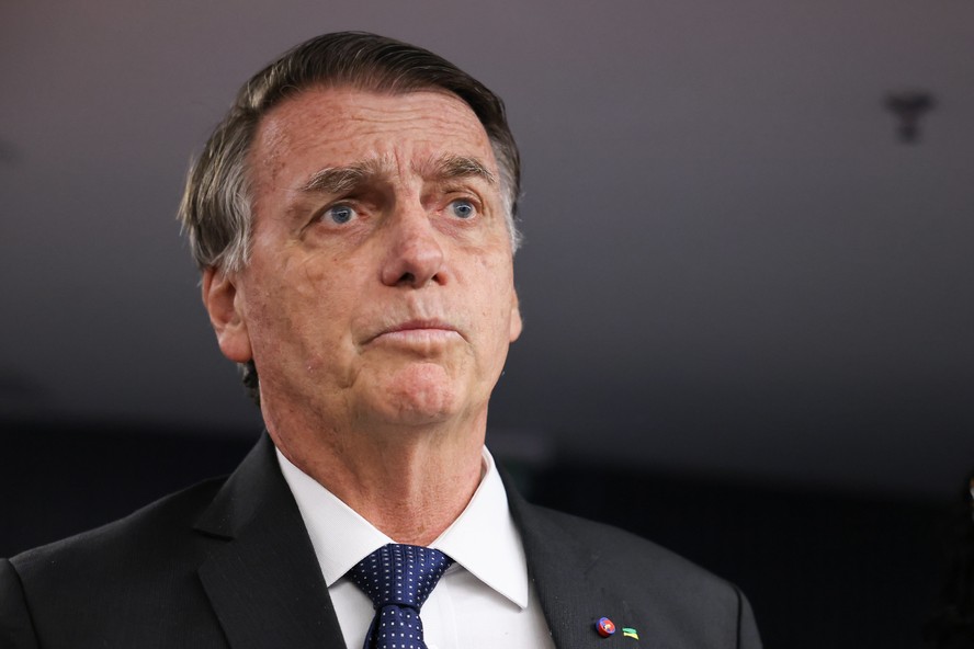 Internado, Jair Bolsonaro segue na UTI sem previsão de alta