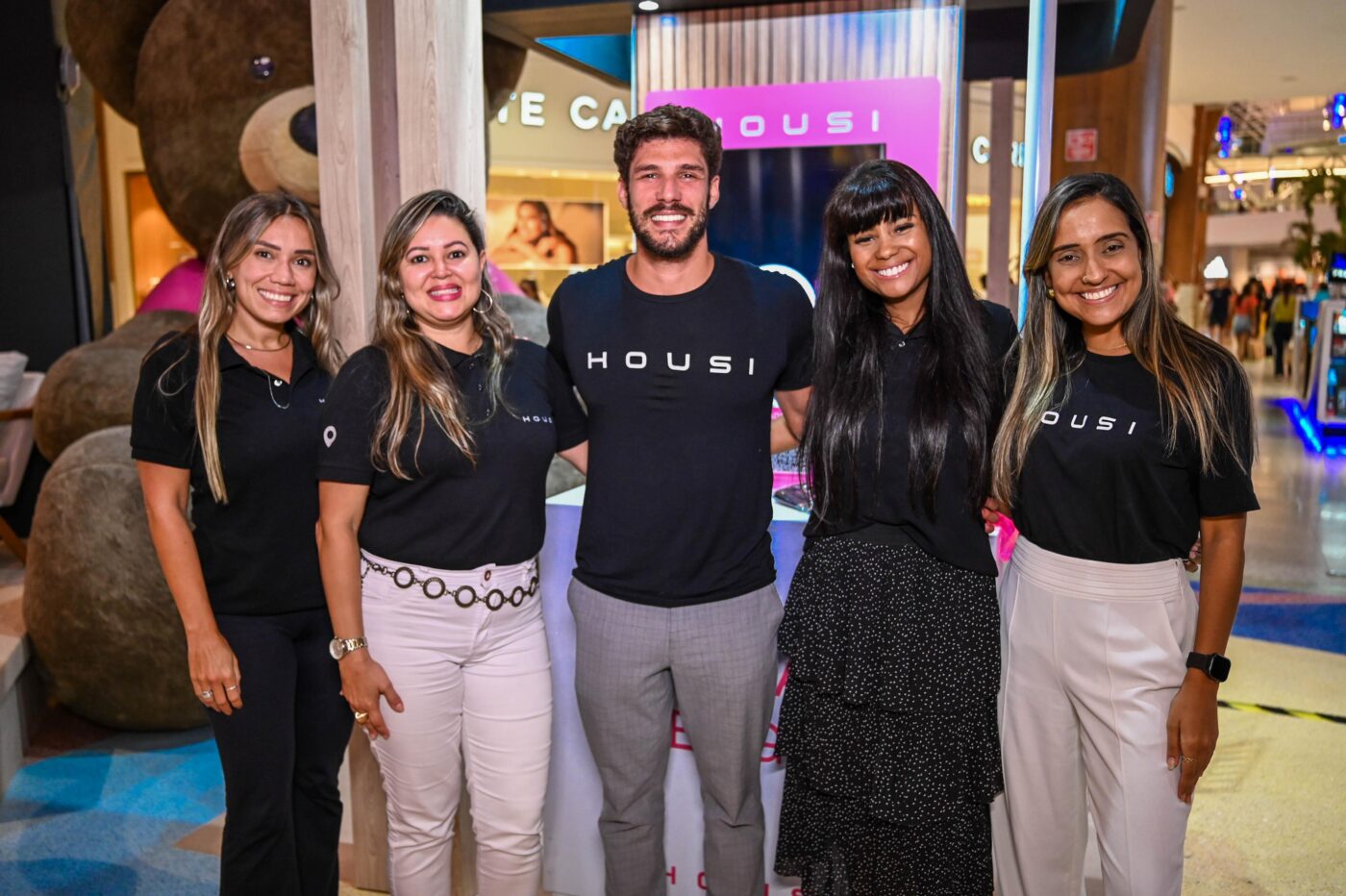 Aline Alves, Shirlane Galvão, Tiago Santos, Mariana Goes e Thaís Cade