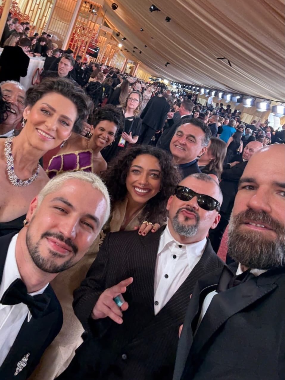 Elenco de O Agente Secreto se diverte na cerimônia do Oscar 2026