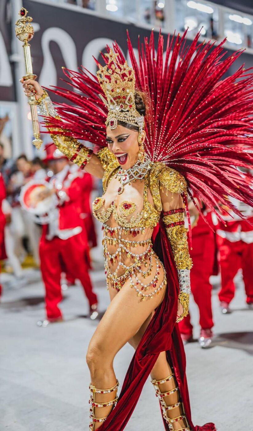Juliana Paes anuncia saída do posto de Rainha de Bateria da Viradouro