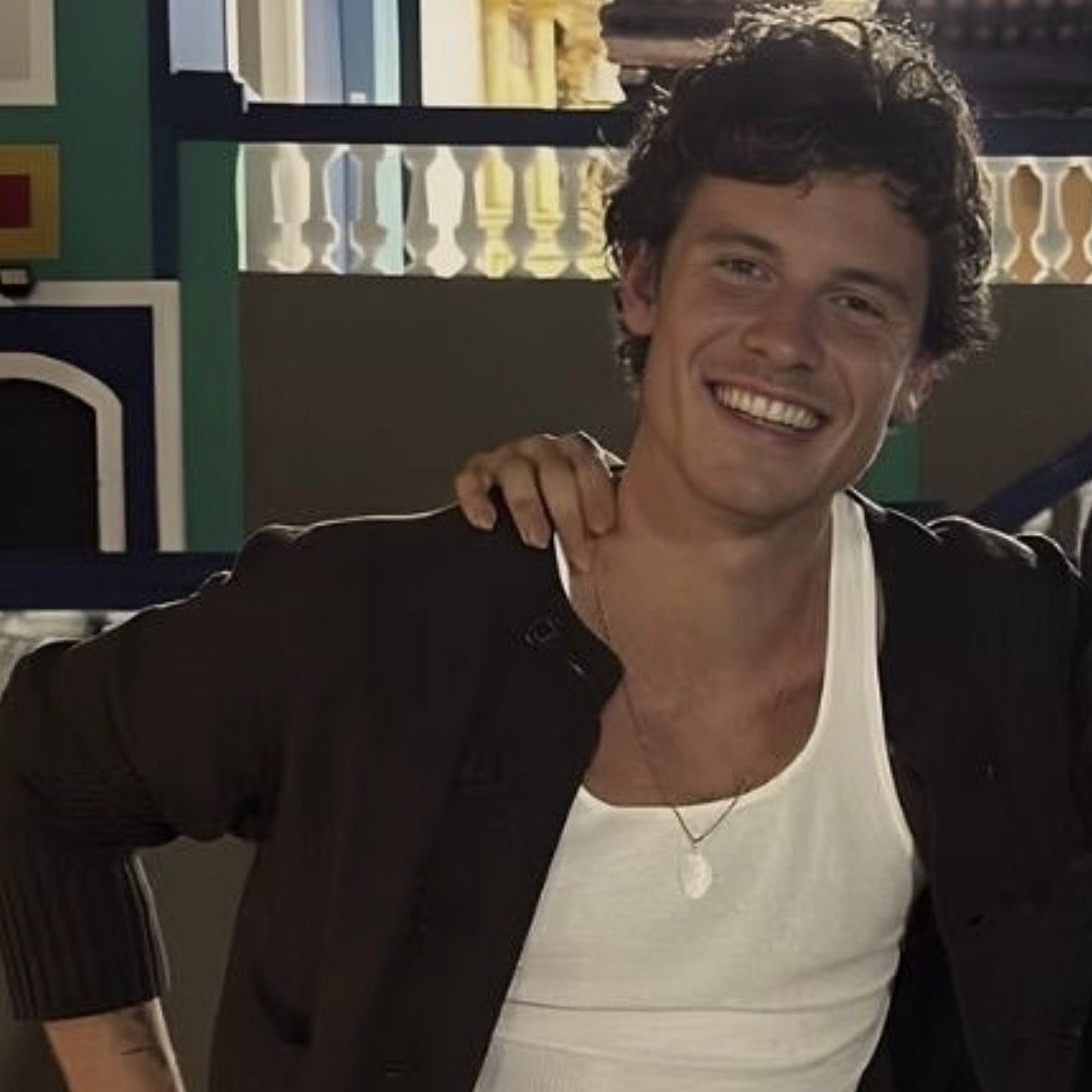 Ele voltou! Shawn Mendes desembarca no Rio de Janeiro em meio a romance com Bruna Marquezine