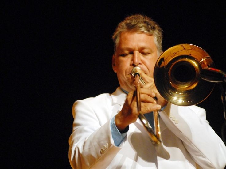 Espetáculo com maestro Fred Dantas celebra a dança de salão no Rio Vermelho