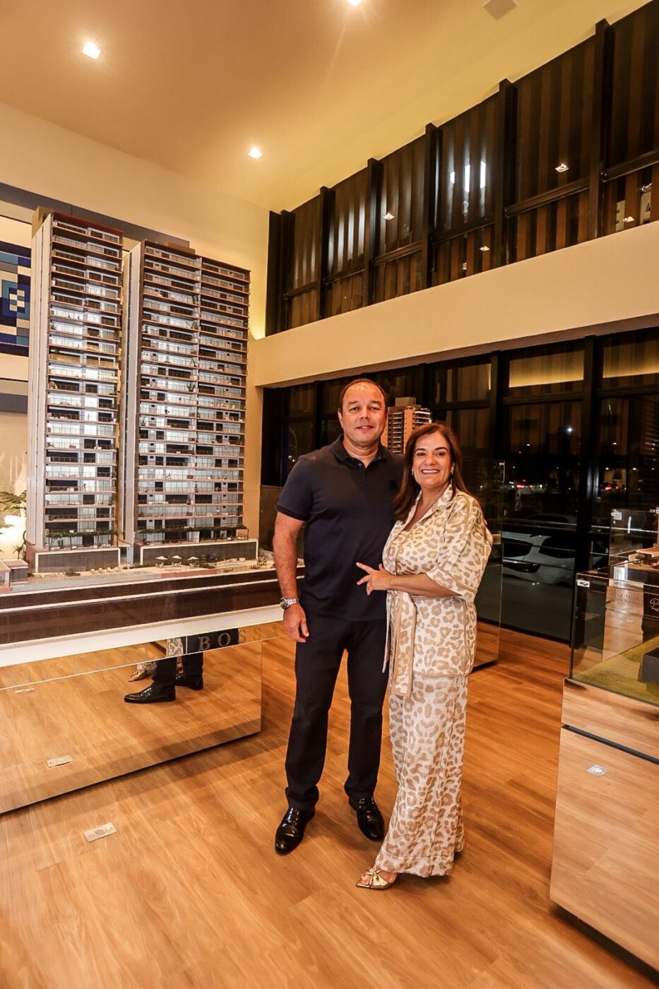 Léo James e Fabiola Martins