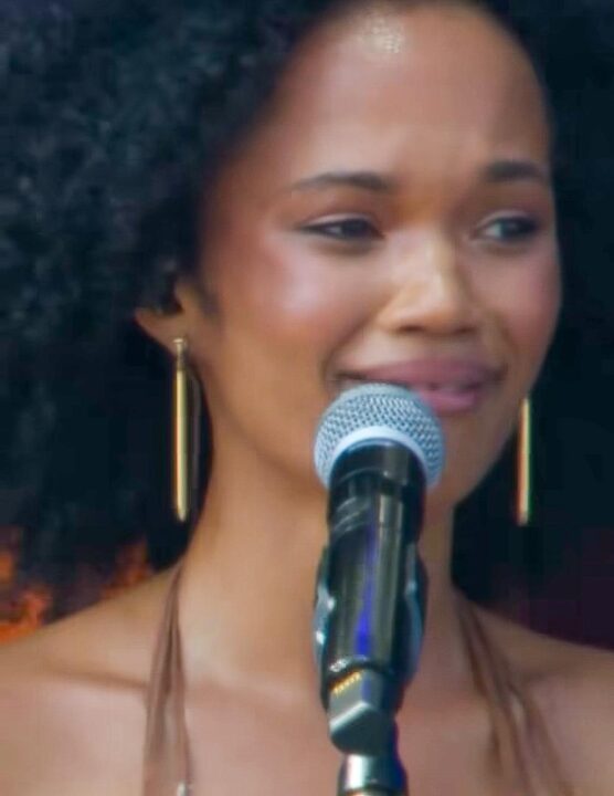 Baiana Agnes Nunes faz discurso emocionante em estreia no Lollapalooza Brasil: “nunca vou esquecer”