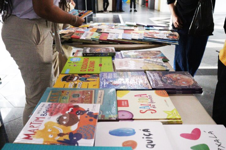 Salvador recebe evento que troca leite por livros neste sábado (28); veja programação