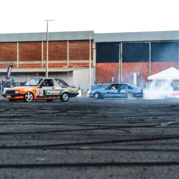 Evento gratuito com supermáquinas, carros antigos e drift movimenta Lauro de Freitas no fim de semana