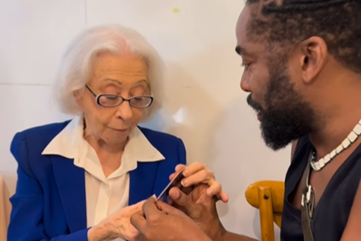 Lázaro Ramos entrega “Nossa Senhora das Torres” a Fernanda Montenegro e reação viraliza; veja vídeo