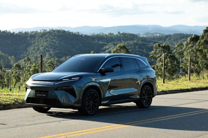 Luxo, conforto e muita potência: BYD lança, no Brasil, o novo Atto 8