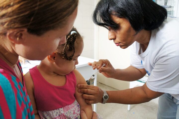 Bahia recebe 1,3 milhão de doses do imunizante contra a influenza e inicia campanha de vacinação neste sábado (28)