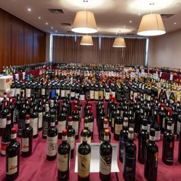 Maior prova às cegas do país reúne 1,2 mil rótulos e estreia categoria sem álcool