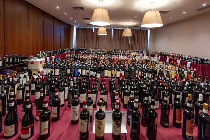 Maior prova às cegas do país reúne 1,2 mil rótulos e estreia categoria sem álcool