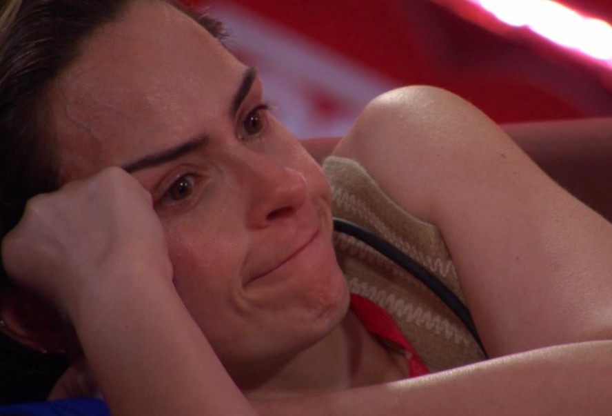 Ana Paula Renault se emociona após cinema no BBB 26 e relembra morte da mãe