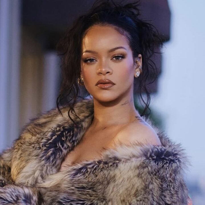 Rihanna deixa Los Angeles após mansão ser alvo de ataque a tiros