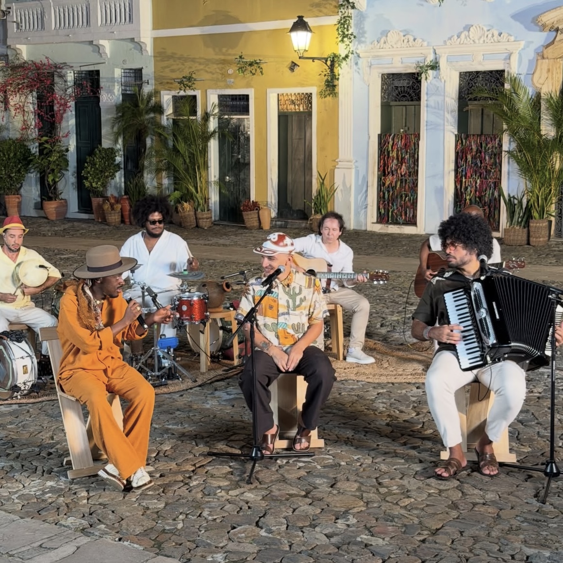 ‘Dominguinho’ em Salvador? João Gomes, Mestrinho e Jota.pê gravam juntos no Pelourinho