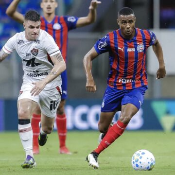 Com golaço de cobertura e pênalti perdido, Bahia e Vitória ficam no 1 a 1 na Fonte Nova