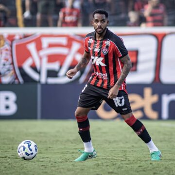 Edu, do Vitória, rompe tendão de Aquiles, passará por cirurgia