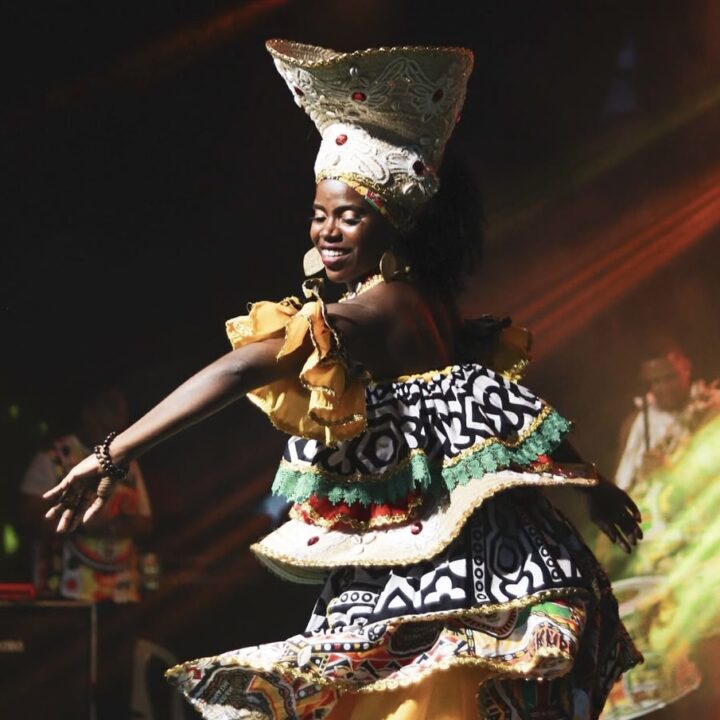 Oficina gratuita do Ilê Aiyê em Salvador ensina fundamentos da dança afro; saiba como se inscrever